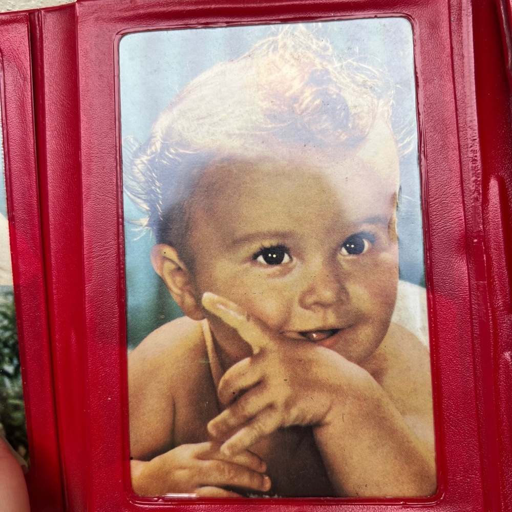 Retro 1960s Family Pictures Photo Album with Pull Out and Clasp Enclosure - Picture 4 of 16